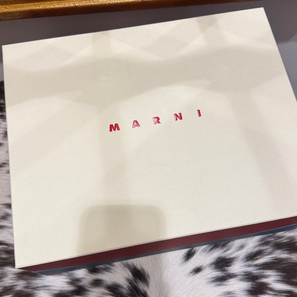 Marni Ivory Box with Red Accents - Picture 1 of 1